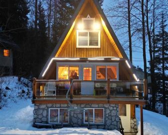 True Ski-in/Ski-out Cabin at Burfield Heights - Sun Peaks - Building