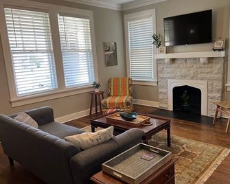 Close to Rhodes College, Memphis Zoo & Downtown - ممفيس (تنيسي) - غرفة معيشة