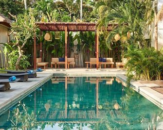 Ku Villas - Bumbang - Pool