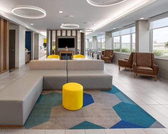 Microtel Inn & Suites by Wyndham Rehoboth Beach - Rehoboth Beach - Lobby