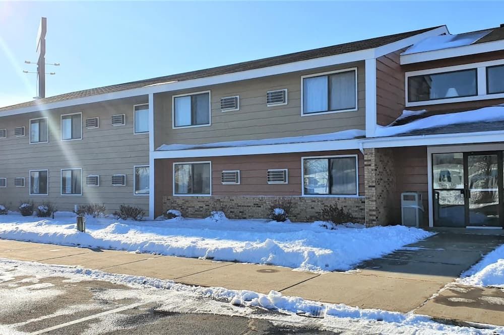 Building view of AmeriVu Inn and Suites - Avon