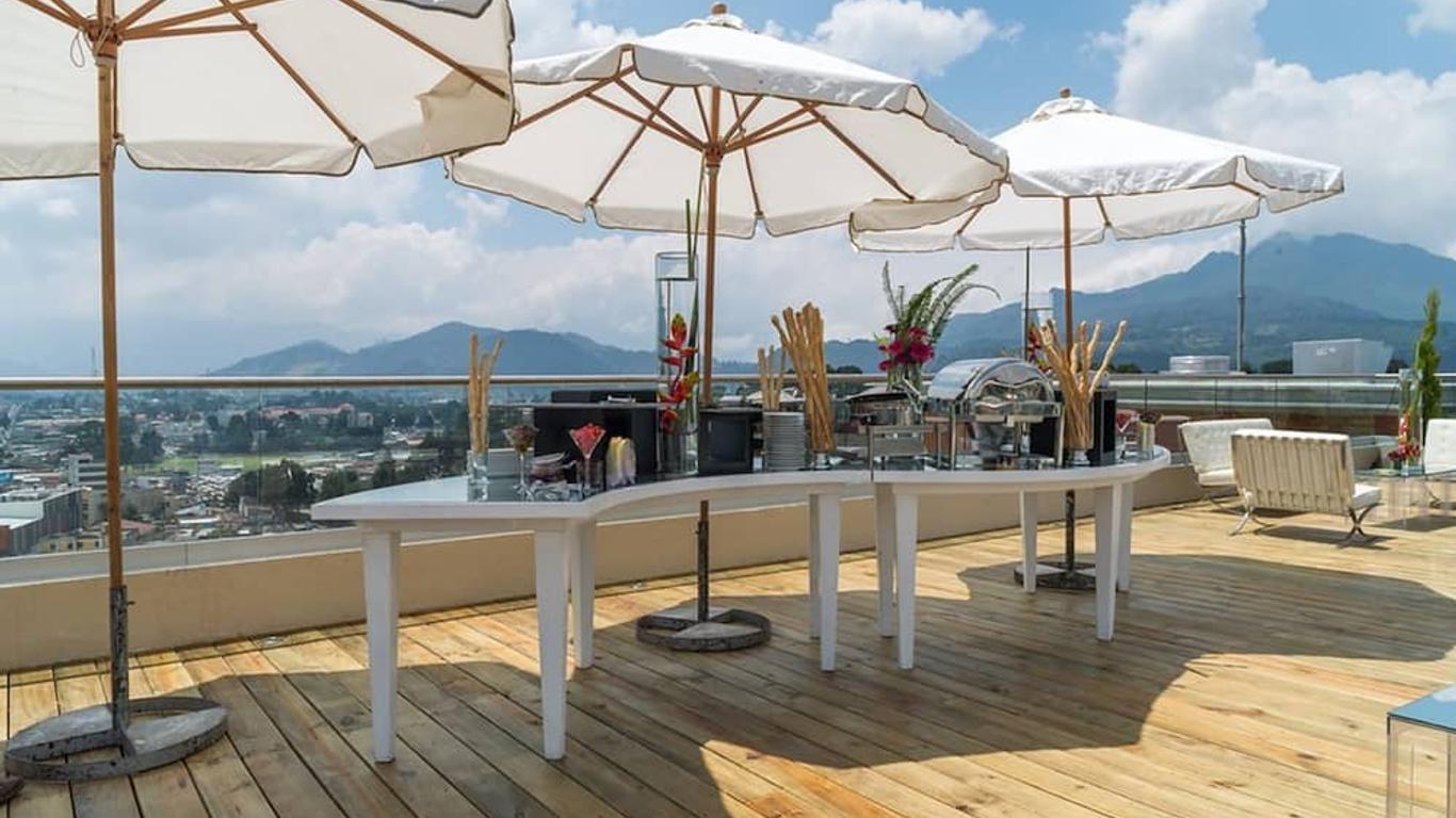 لاتام هوتل بلازا براديرا كويتزا تينانجو