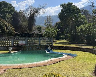 Mutare Manor : The Master - 2306 - Mutare