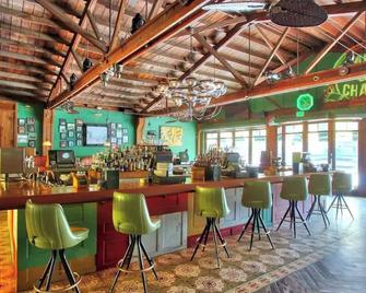 A small, private bedroom & bathroom Little Havana in Miami A1 - Miami - Bar
