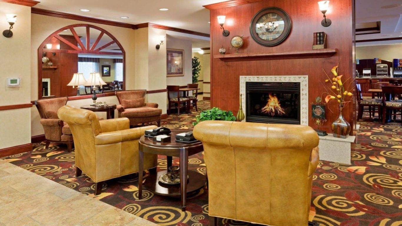 Holiday Inn Express & Suites Mitchell By IHG