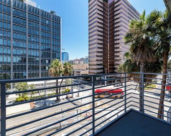 Hotel Mai Downtown Long Beach - Long Beach - Balcony