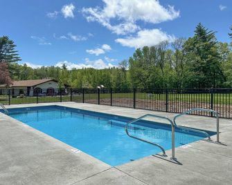 Glen Condo w/ Mountain Views: Walk to Story Land - Glen - Pool
