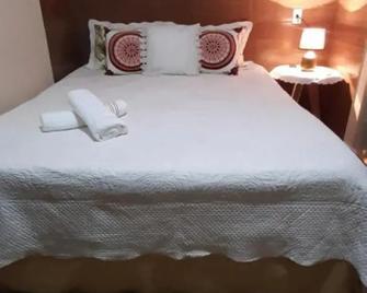 Apto 1 - Hospedagem da Almira - Manaus - Quarto