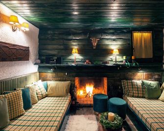 Dandy Villas Agoriani-Chalet Orelia-Fireplace - Eptálofos - Salon