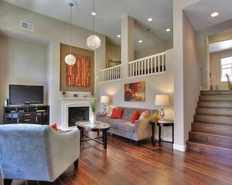 Upscale 3br Rivermark Home Near 49ers Stadium&convention Center - 聖克拉拉 - 客廳