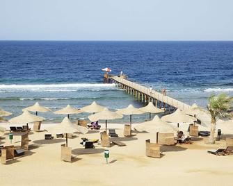 The Three Corners Pensée Beach Resort - Al Quşayr - Beach