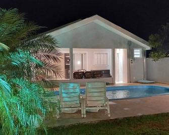 M&M House - Casa com Piscina e Ar Condicionado em Matinhos - Matinhos - Pool