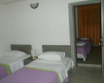 Daniela Apartments - Nea Roda - Habitación