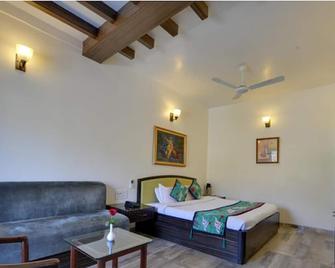 Hotel Karnavati - Mount Abu - Makuuhuone