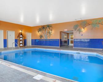 Best Western Plus Grand-Sault Hotel & Suites - Argosy - Pool