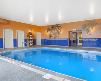 Best Western Plus Grand-Sault Hotel & Suites - Argosy - Pool