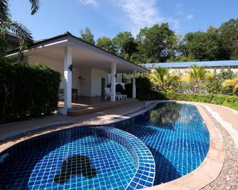 Yokyor Resort - Sikao - Piscina