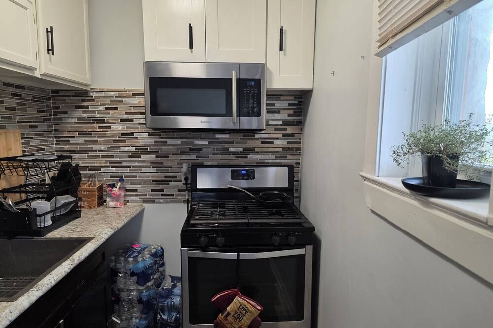 Chic private bedroom housing close to public transportation to the loop. - שיקאגו - מטבח