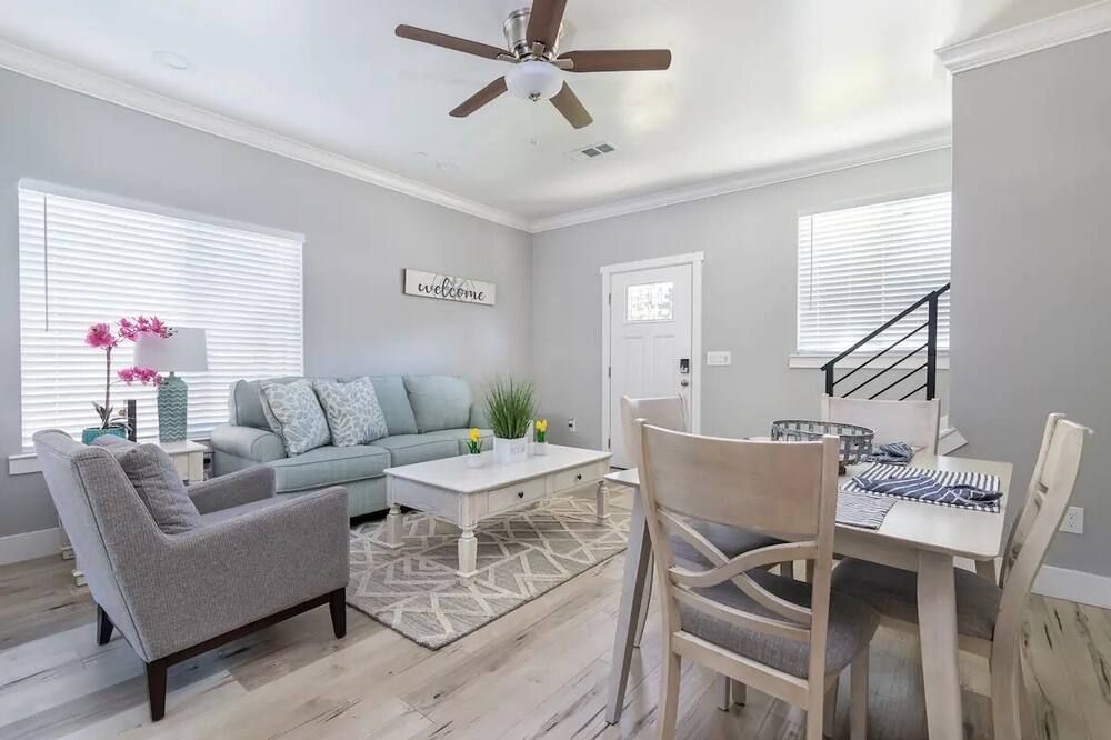 Near Sac Downtown Charming&Cute Brand New House - סקרמנטו - סלון