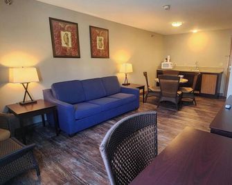 Put-in-Bay Resort And Conference Center - Put-in-Bay - Living room