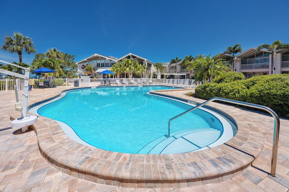 Best Western Plus Yacht Harbor Inn