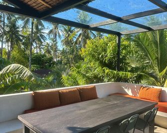 Surfing Temple Boutique Hotel - General Luna