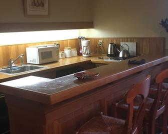 Innkeepers Apartment at Eaglemount Wine and Cider - Port Townsend - Cocina