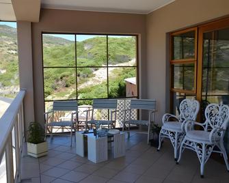 15 On Penguin Guest House - Simon's Town - Balkon