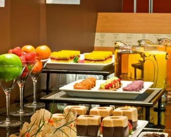 Courtyard by Marriott Paris Saint Denis - Saint-Denis - Buffet