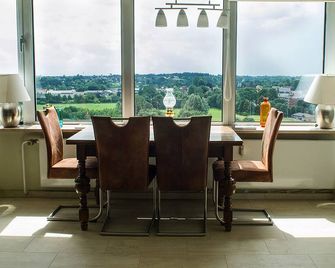 Ferienwohnung im Wikingturm mit Blick auf die Schlei - Willkommen in Schleswig! - Schleswig - Essbereich