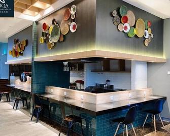 Batiqa Hotel & Apartments Karawang - Karawang - Bar