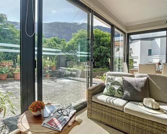 Solarium Villa by Atlantic Holiday - Machico - Pokój dzienny