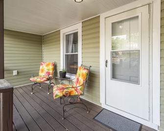House on cul-de-sac - Staunton - Patio