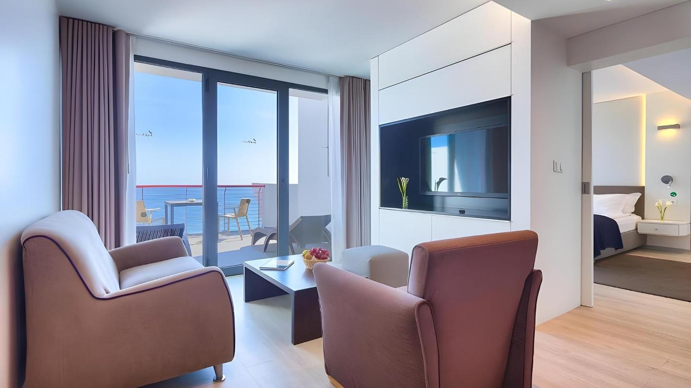 The Views Monumental