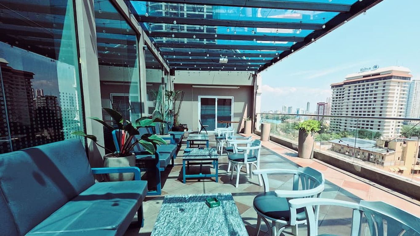 Fairway Colombo - Sri Lanka's First Hotel With Robot Technology