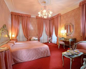 Hotel Rialto - Venice - Phòng ngủ