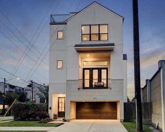 Houston Home with Rooftop Patio - 3 Mi to Downtown! - ヒューストン - 建物