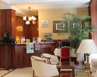 Hotel Monterrey - Salamanca - Receptionist
