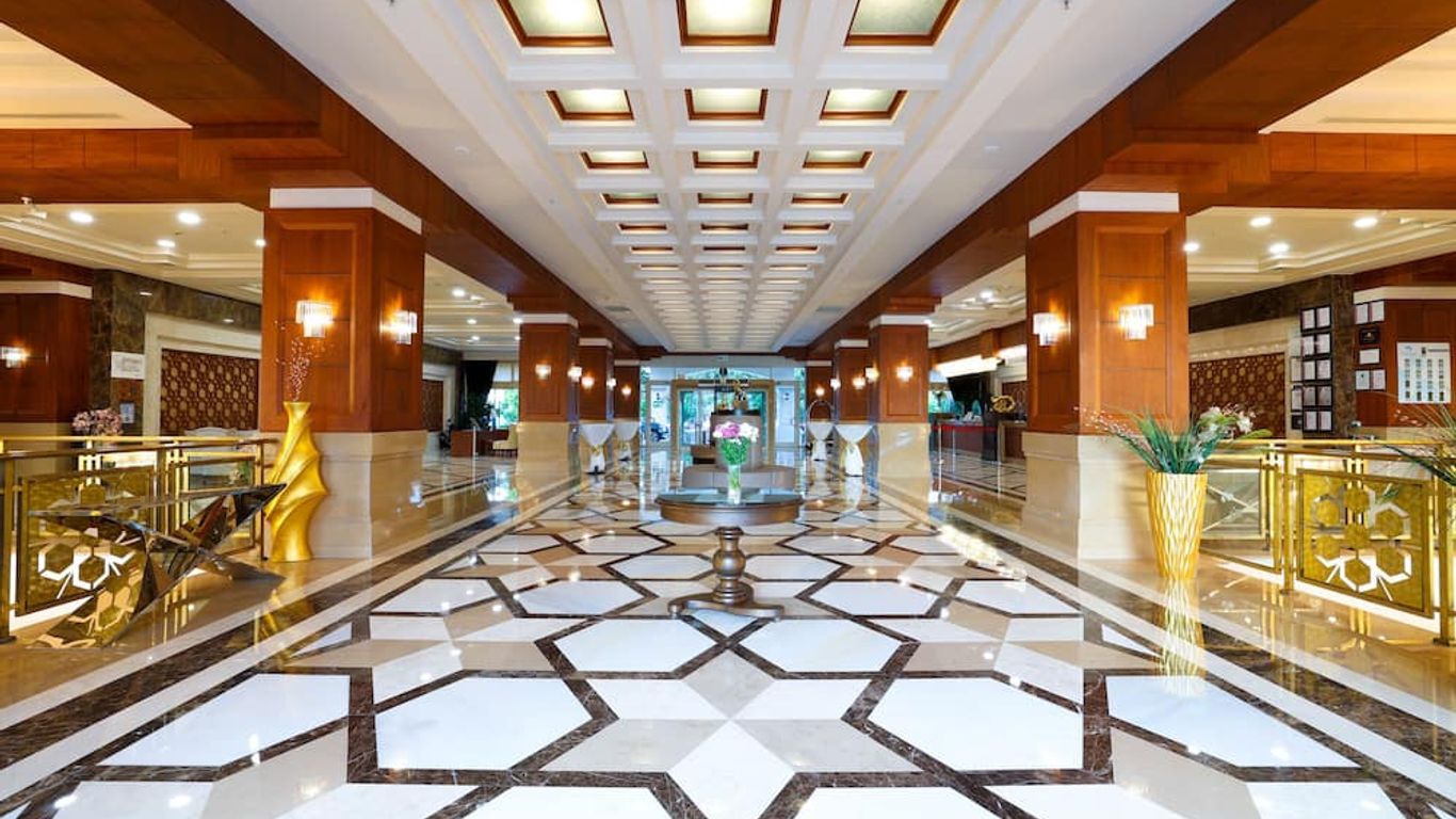 Crystal De Luxe Resort & Spa