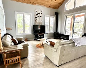 Waterfront in Renfrew - Renfrew - Sala de estar