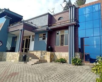 Queen Greenstars Apartment - Gisenyi - Edificio