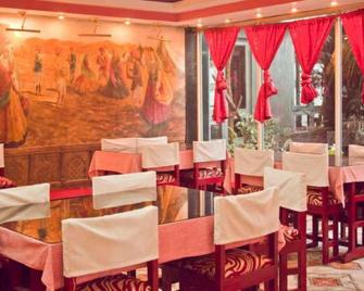 Goroomgo Shambhu Mall Road Darjeeling - 大吉嶺 - 餐廳