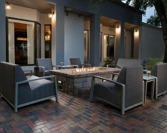 Courtyard by Marriott Dallas Plano Parkway at Preston Road - Plano - Patio