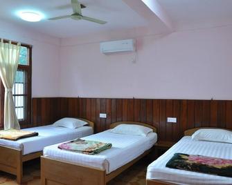 شوي نادي جيست هاوس - باغان - غرفة نوم