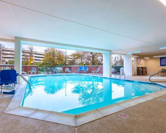 Heritage Inn & Suites The Woodlands, Trademark by Wyndham - Spring - Zwembad