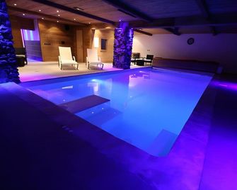 Appartement Flocon - Champagny-en-Vanoise - Zwembad