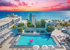 Amazing Pool - Balcony - Hollywood Beach Broad - walk - Hollywood - Pool