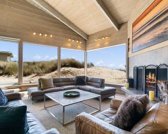Oceanfront Retreat on Pajaro Dunes Beach - Watsonville - Wohnzimmer