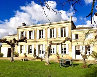 Château Roseyrol proche Saint-Emilion - Saint-Magne-de-Castillon - Edificio