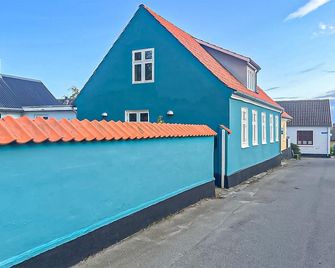 Nice Home in Roenne With Wifi - Rønne